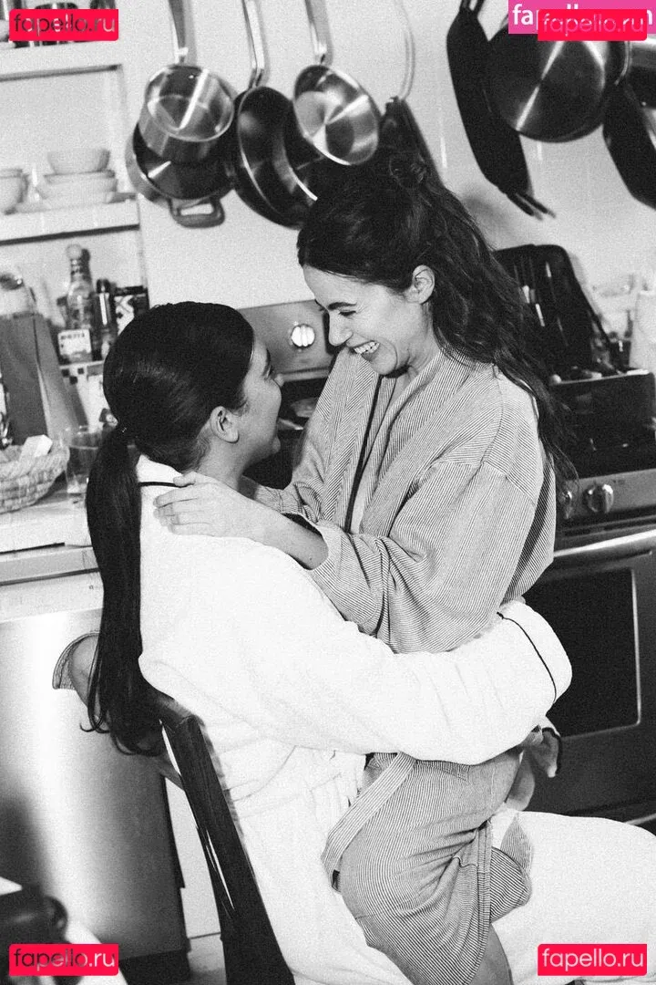 Molly Gordon Onlyfans Photo Gallery 