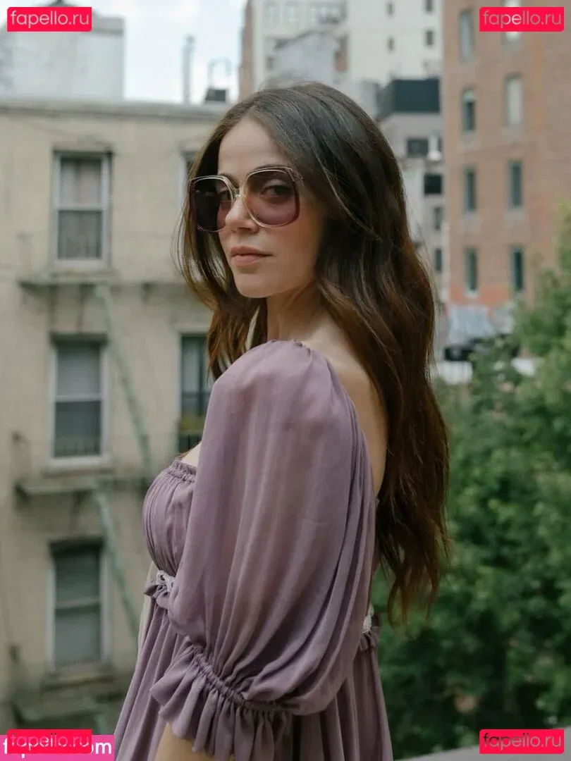 Molly Gordon Onlyfans Photo Gallery 