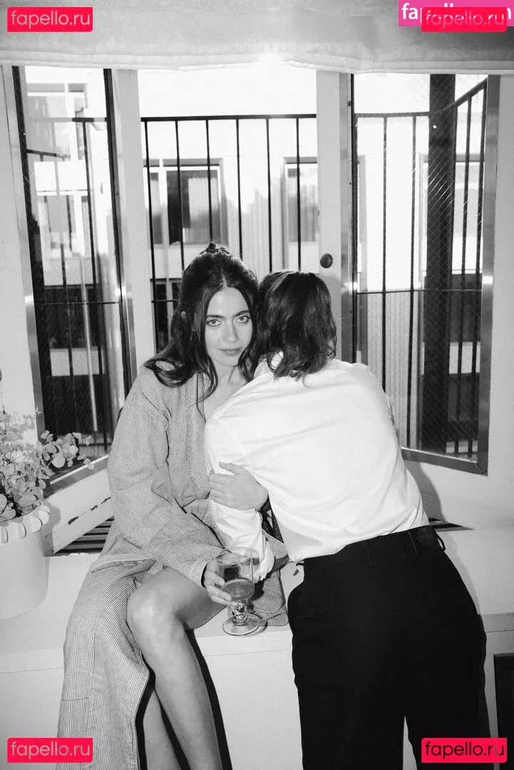 Molly Gordon Onlyfans Photo Gallery 