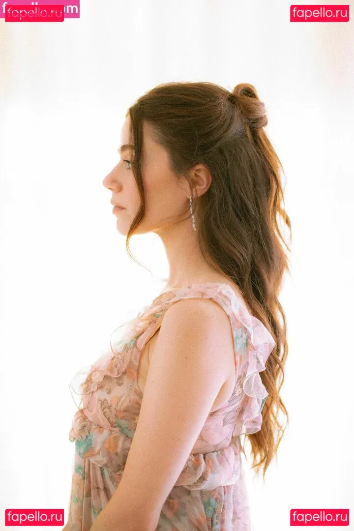 Molly Gordon Onlyfans Photo Gallery 