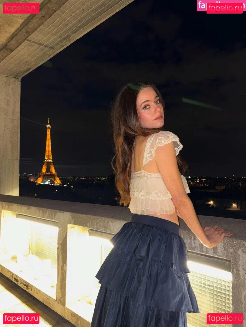 Molly Gordon Onlyfans Photo Gallery 