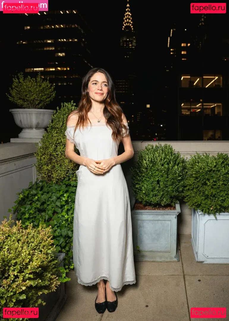 Molly Gordon Onlyfans Photo Gallery 