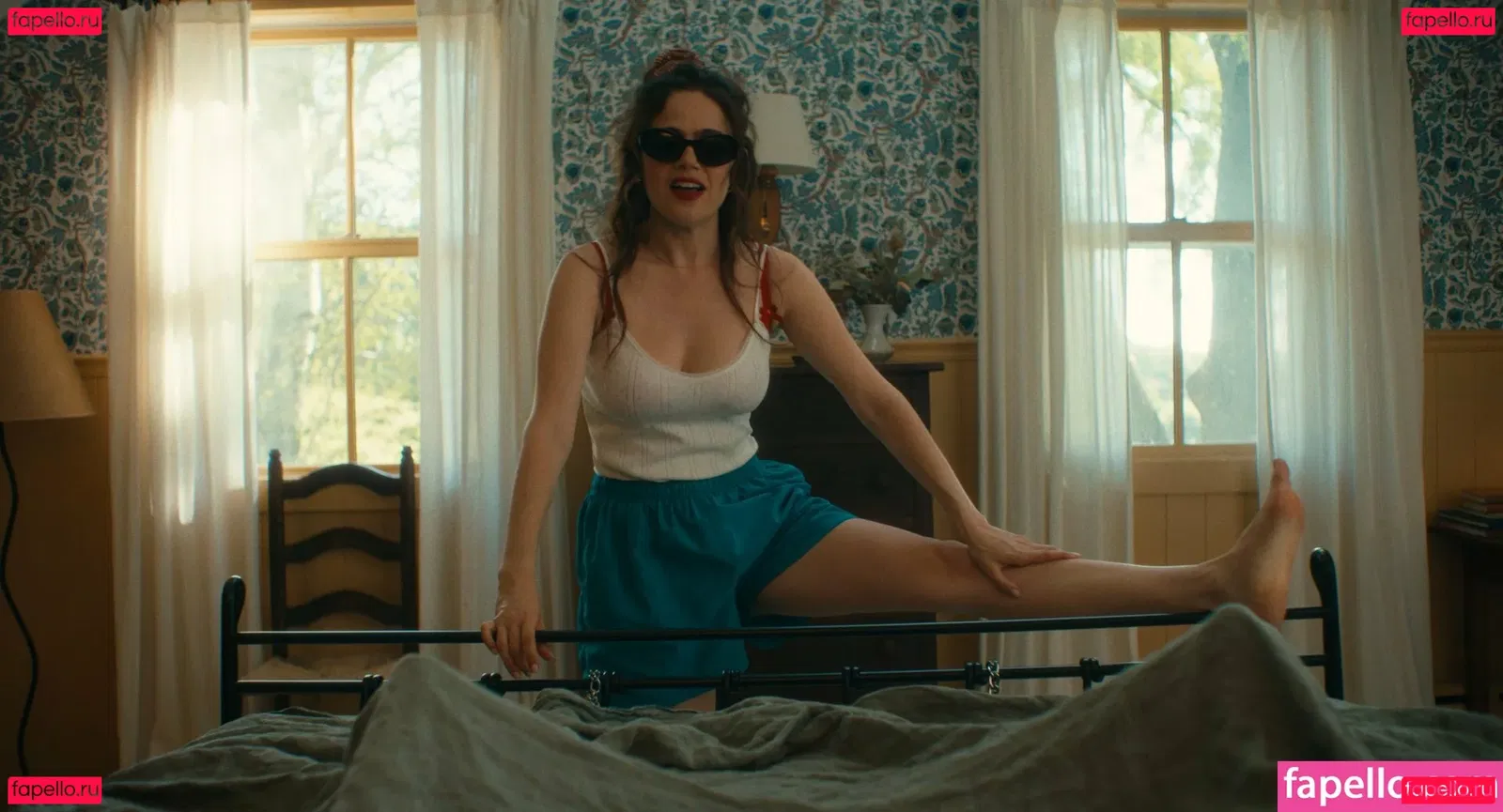 Molly Gordon Onlyfans Photo Gallery 