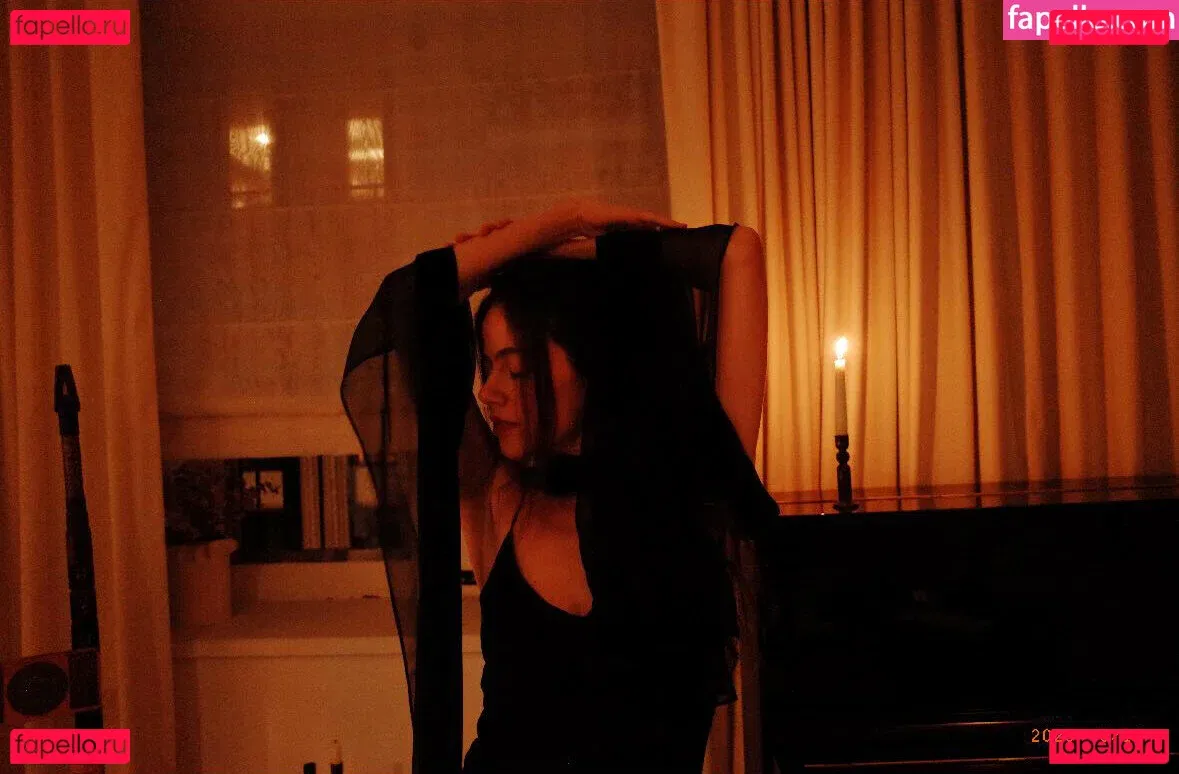 Molly Gordon Onlyfans Photo Gallery 