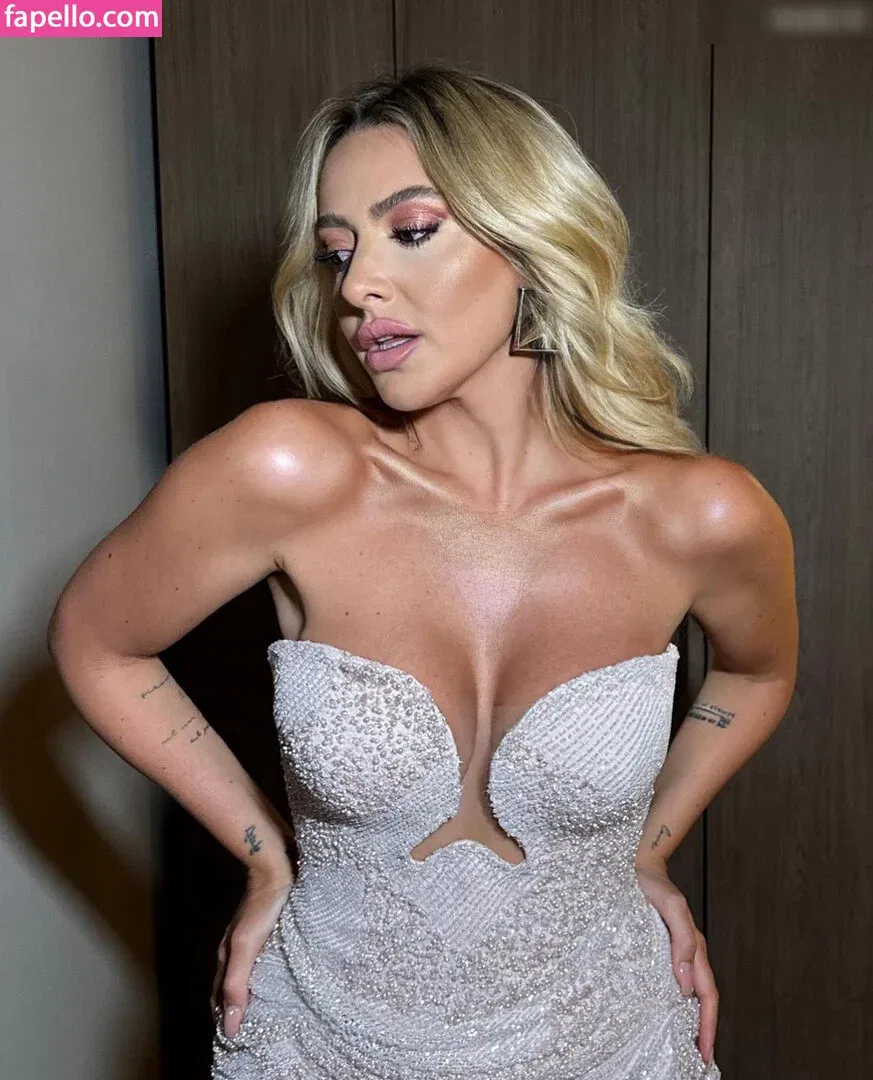 Hadise Onlyfans Photo Gallery 