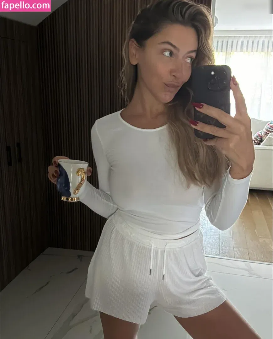 Hadise Onlyfans Photo Gallery 