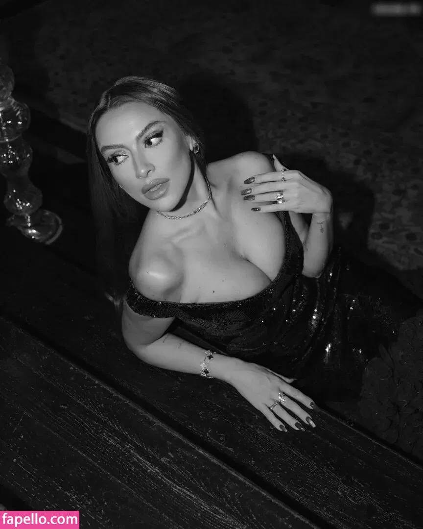 Hadise Onlyfans Photo Gallery 