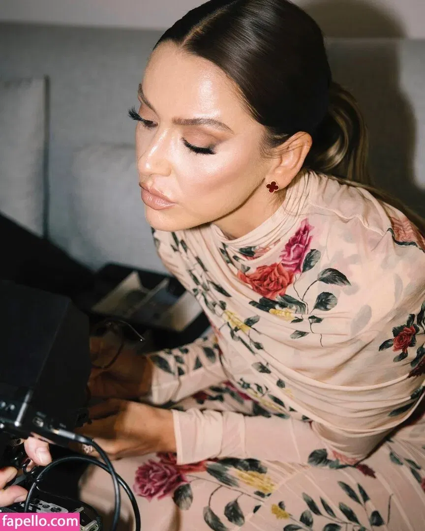 Hadise Onlyfans Photo Gallery 