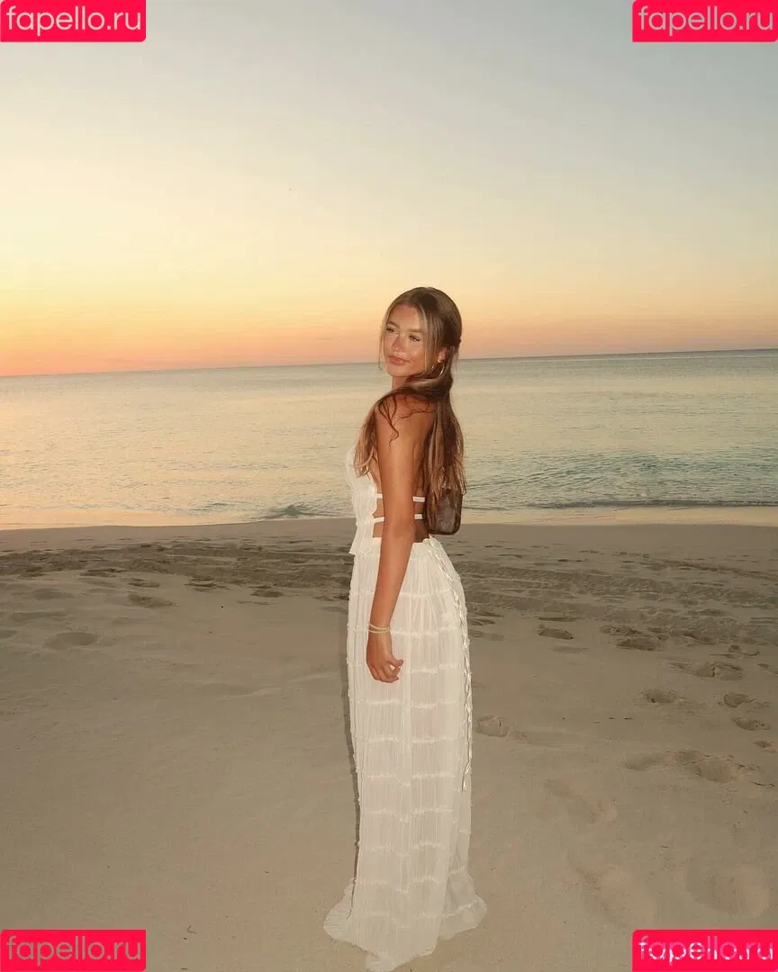 Sydney Ramolla Onlyfans Photo Gallery 