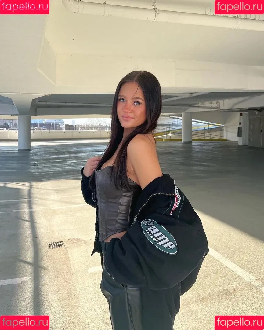 Sydney Ramolla Onlyfans Photo Gallery 