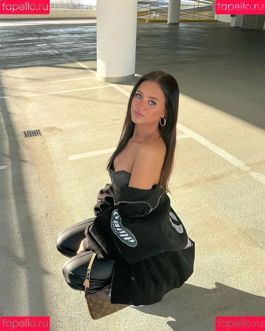 Sydney Ramolla Onlyfans Photo Gallery 