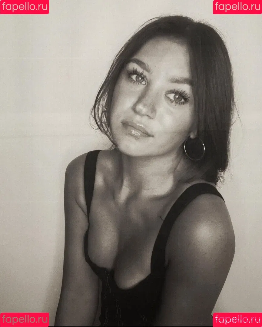 Sydney Ramolla Onlyfans Photo Gallery 