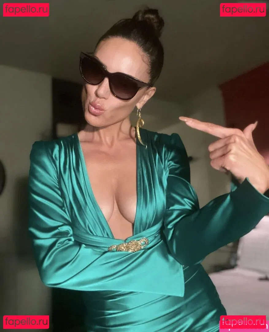 Nazan Eckes Onlyfans Photo Gallery 