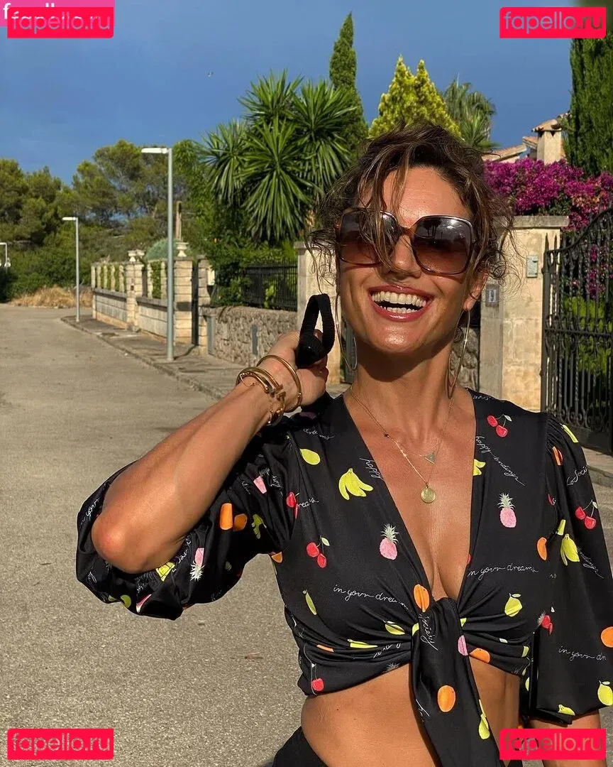 Nazan Eckes Onlyfans Photo Gallery 