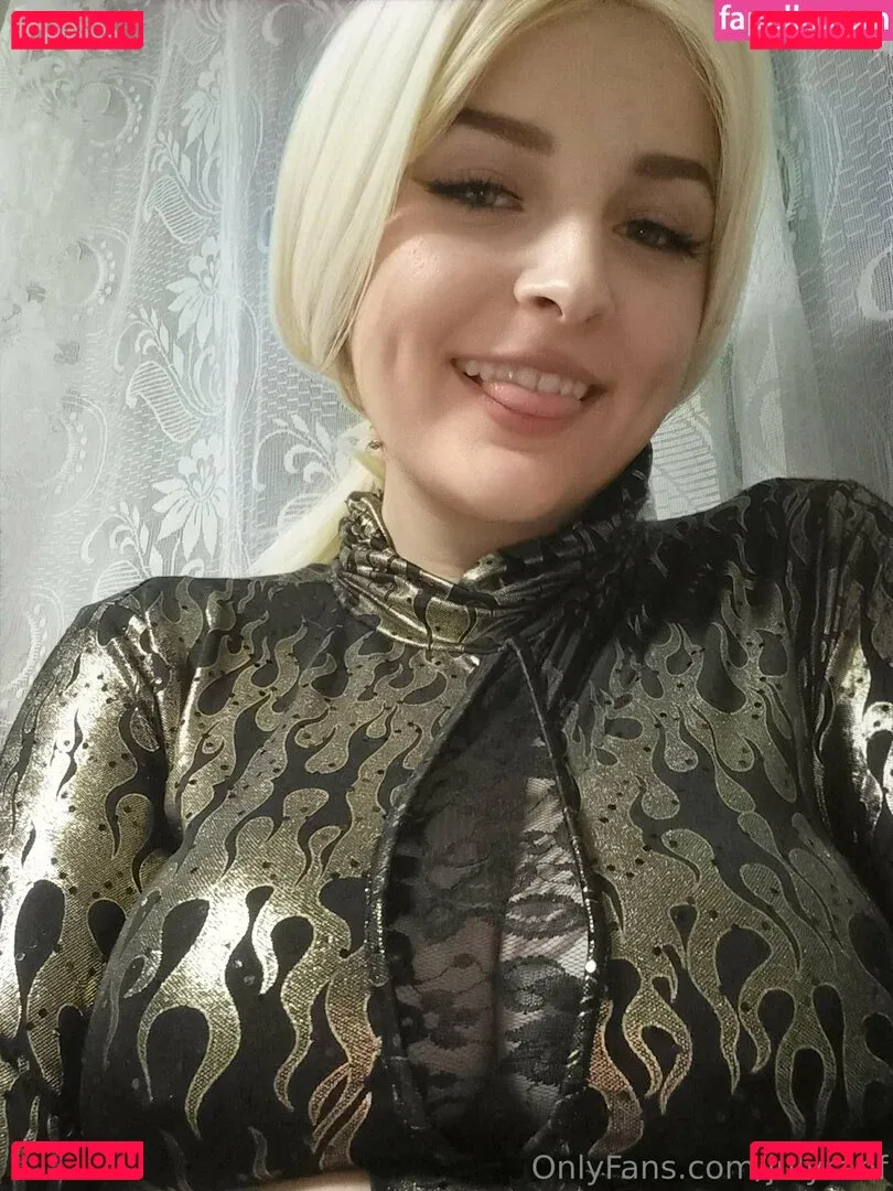 julyranf Onlyfans Photo Gallery 