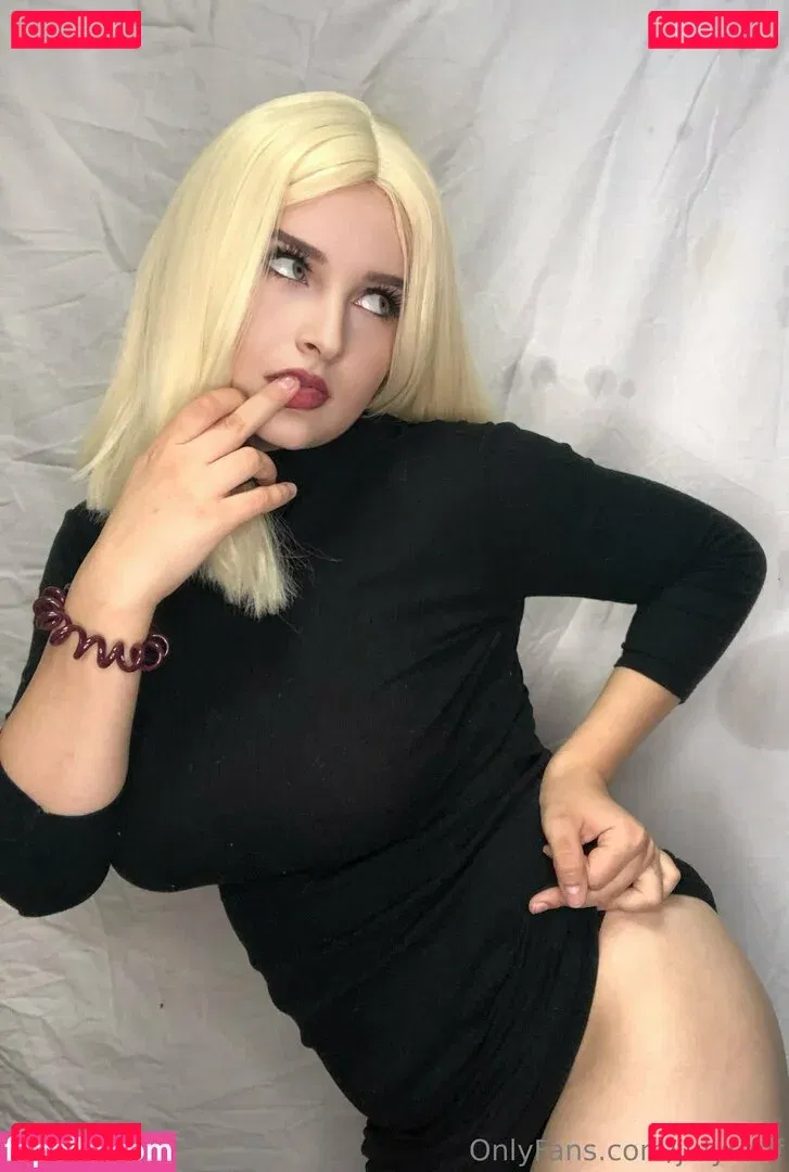 julyranf Onlyfans Photo Gallery 