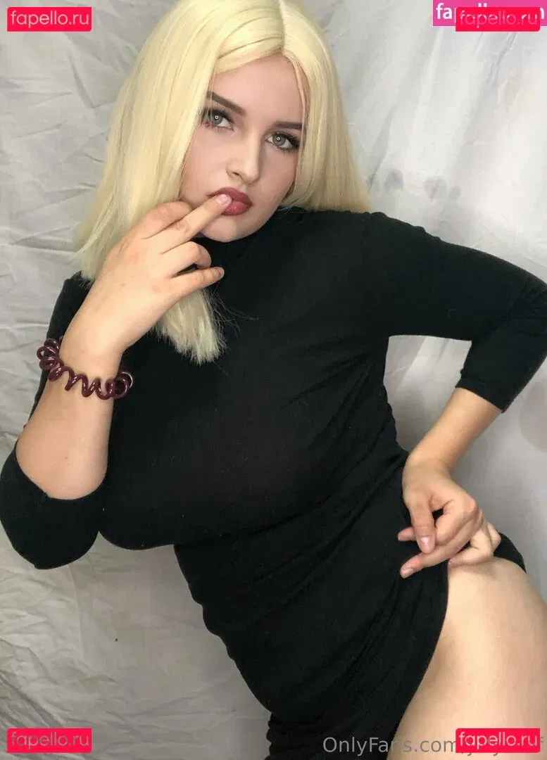 julyranf Onlyfans Photo Gallery 