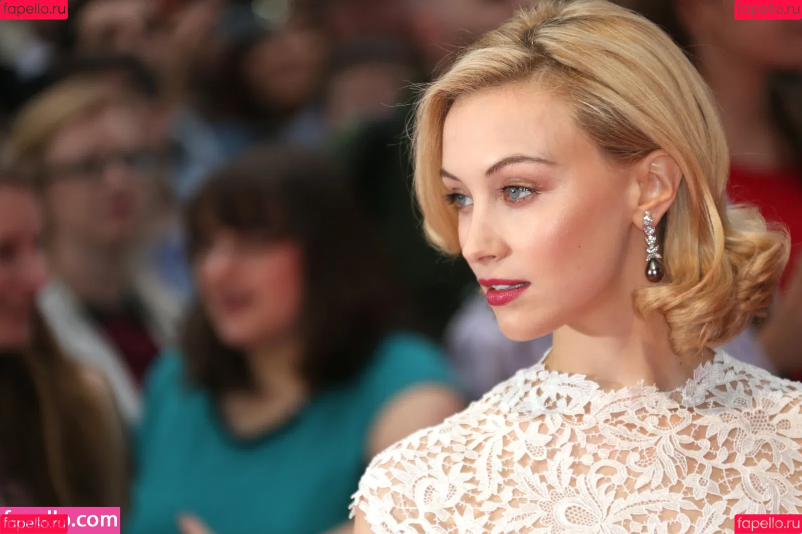 Sarah Gadon Onlyfans Photo Gallery 