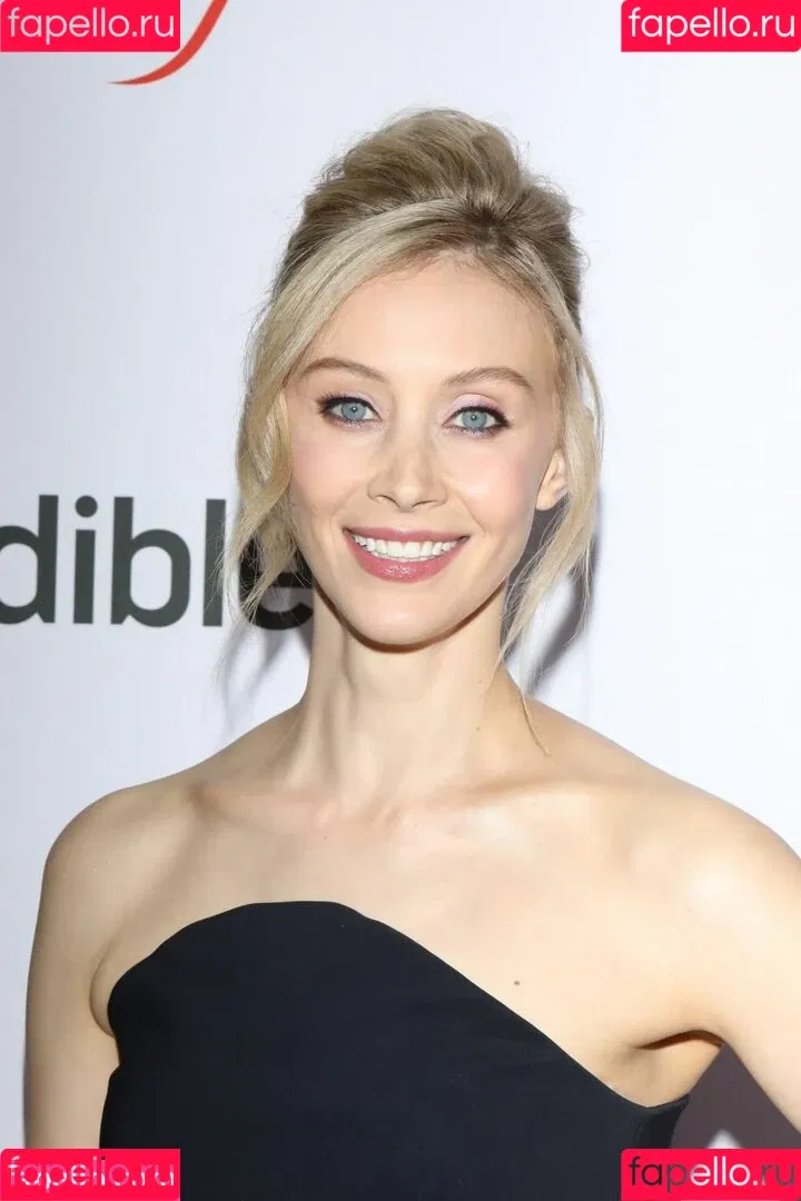 Sarah Gadon Onlyfans Photo Gallery 