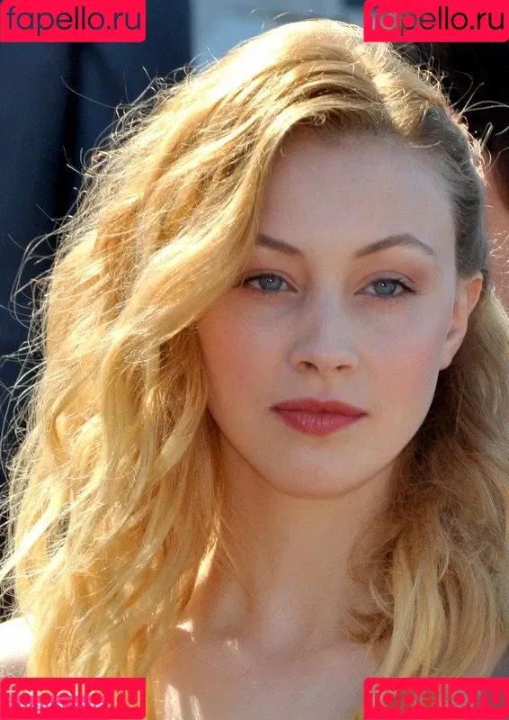 Sarah Gadon Onlyfans Photo Gallery 