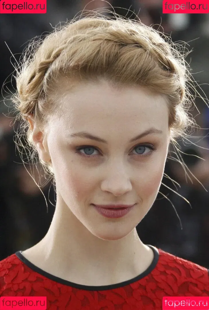 Sarah Gadon Onlyfans Photo Gallery 