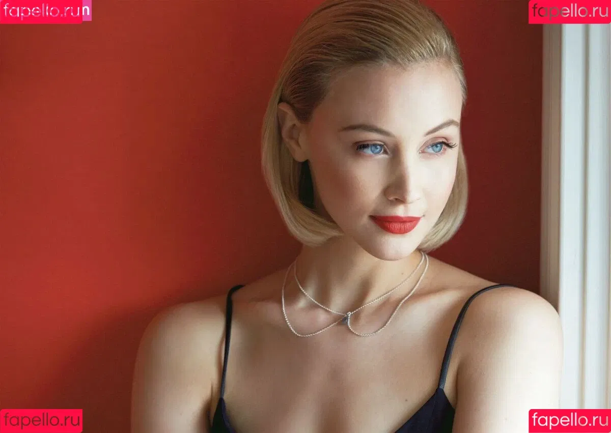 Sarah Gadon Onlyfans Photo Gallery 