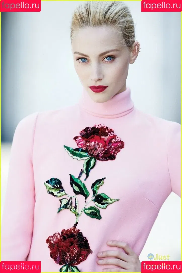 Sarah Gadon Onlyfans Photo Gallery 
