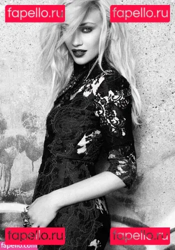 Sarah Gadon Onlyfans Photo Gallery 