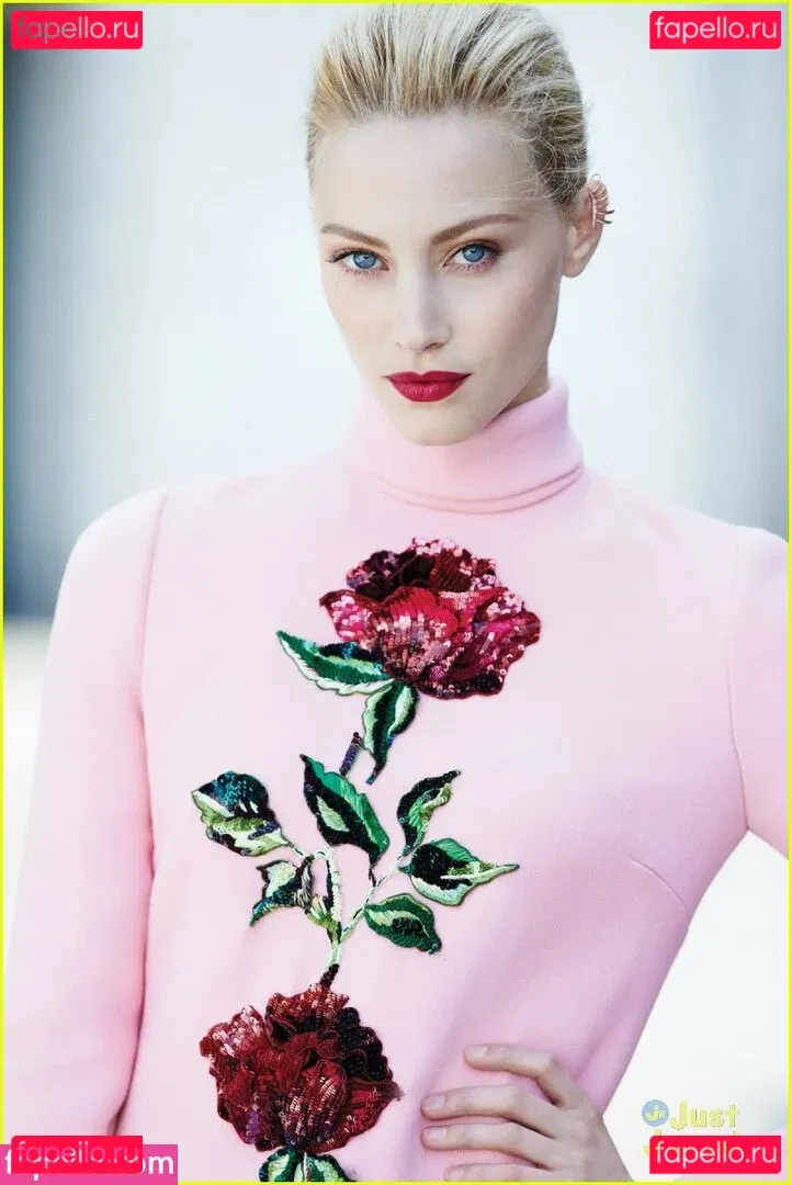 Sarah Gadon Onlyfans Photo Gallery 