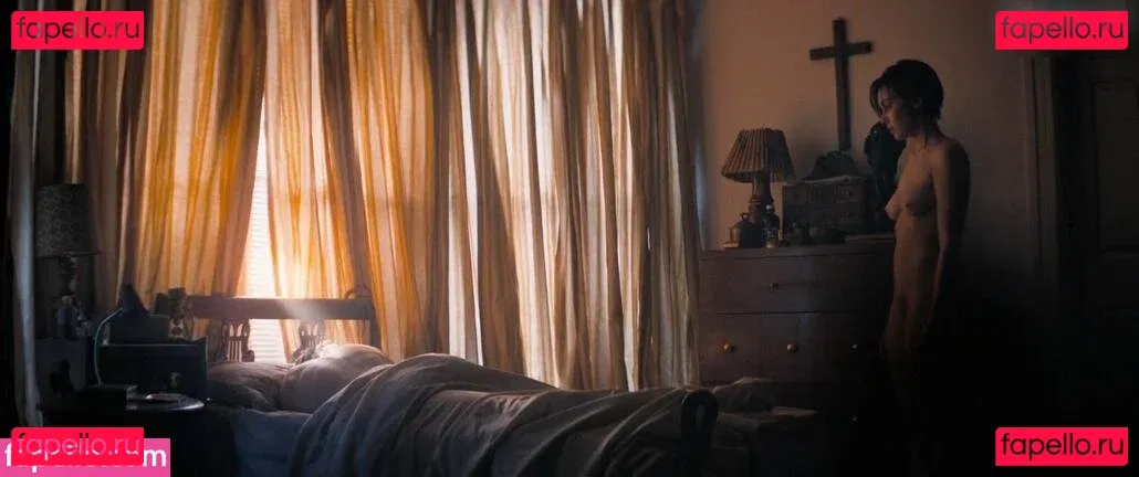 Sarah Gadon Onlyfans Photo Gallery 