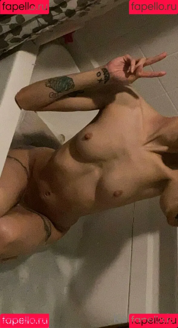 KatWoods Onlyfans Photo Gallery 