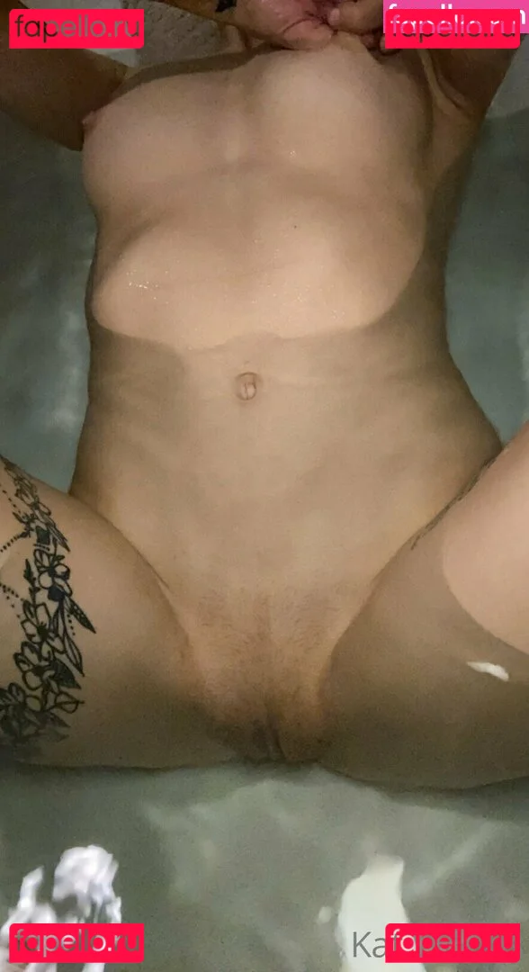 KatWoods Onlyfans Photo Gallery 