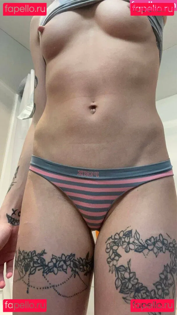 KatWoods Onlyfans Photo Gallery 