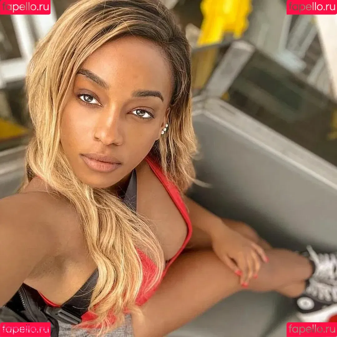 Lily Starfire Onlyfans Photo Gallery 