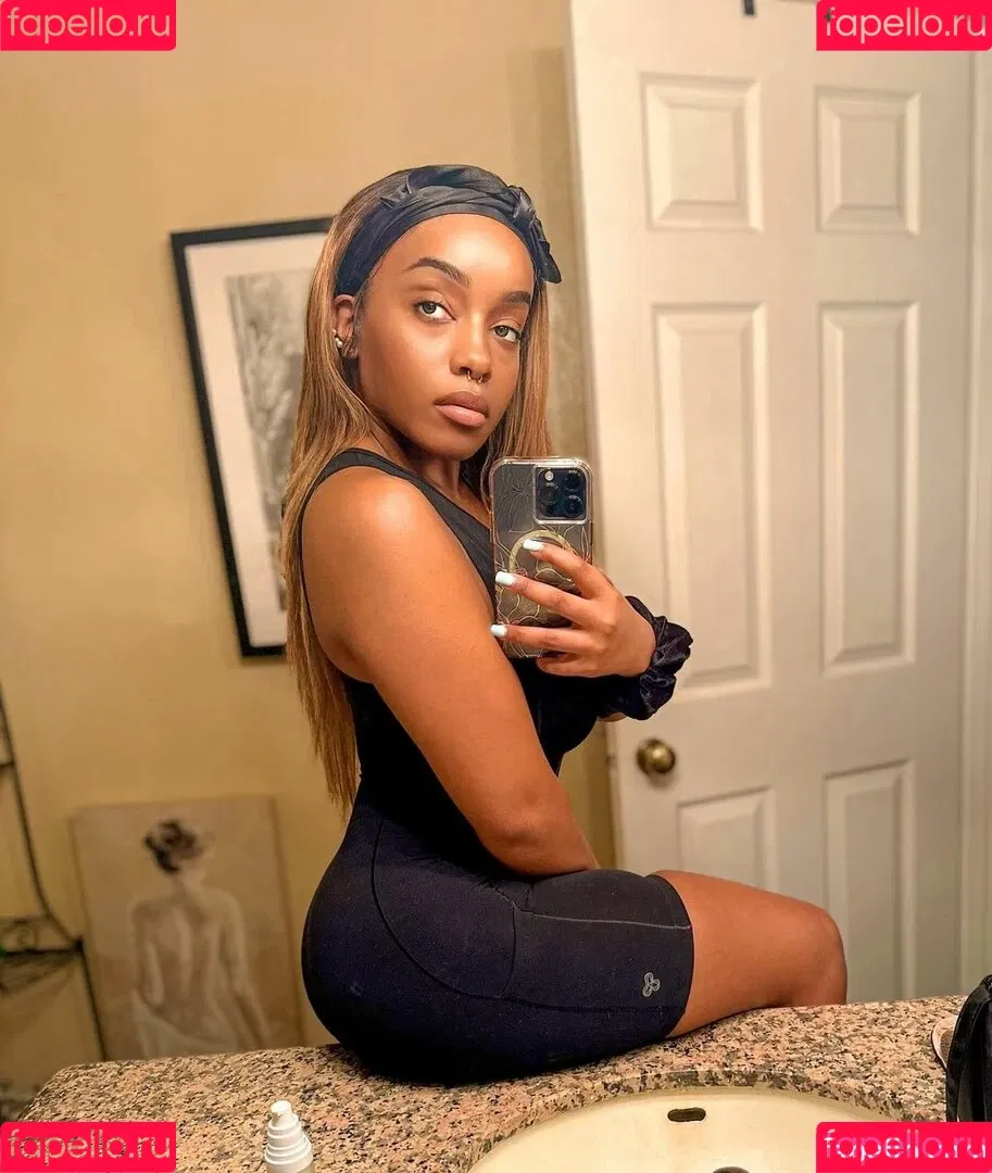 Lily Starfire Onlyfans Photo Gallery 