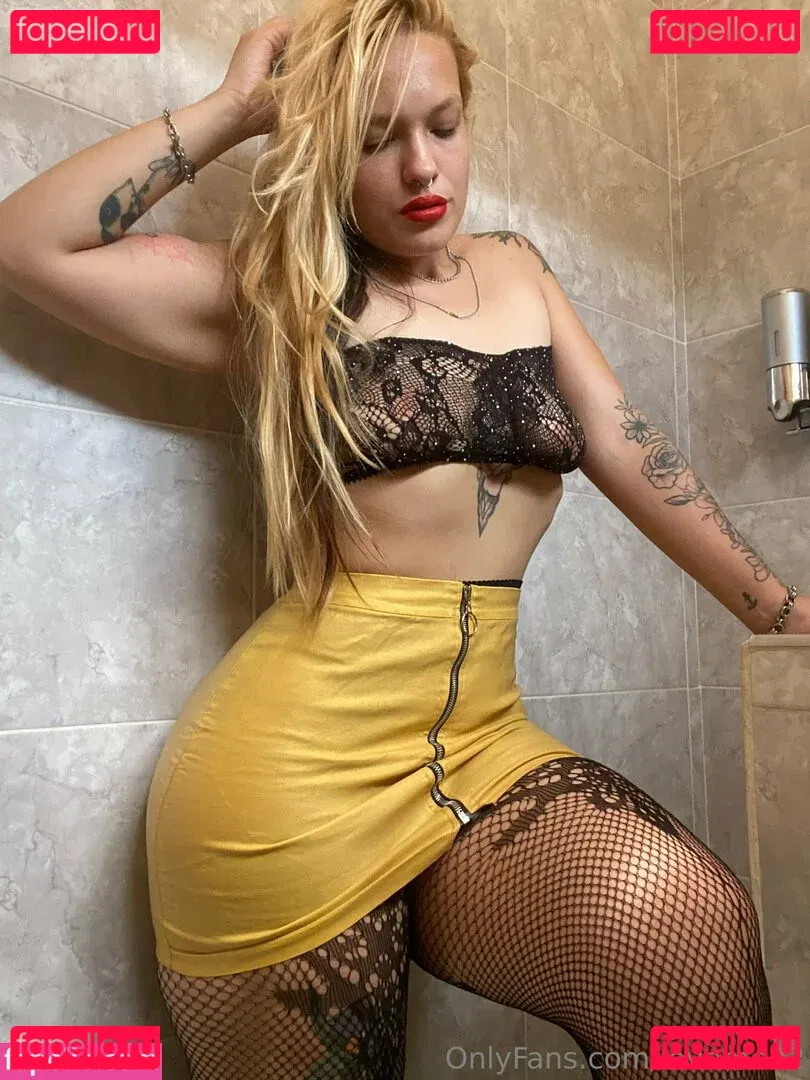 loveme22 Onlyfans Photo Gallery 