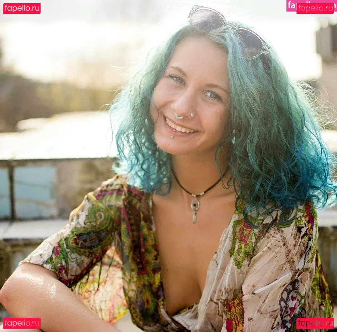 Luna Tinkerbell Onlyfans Photo Gallery 