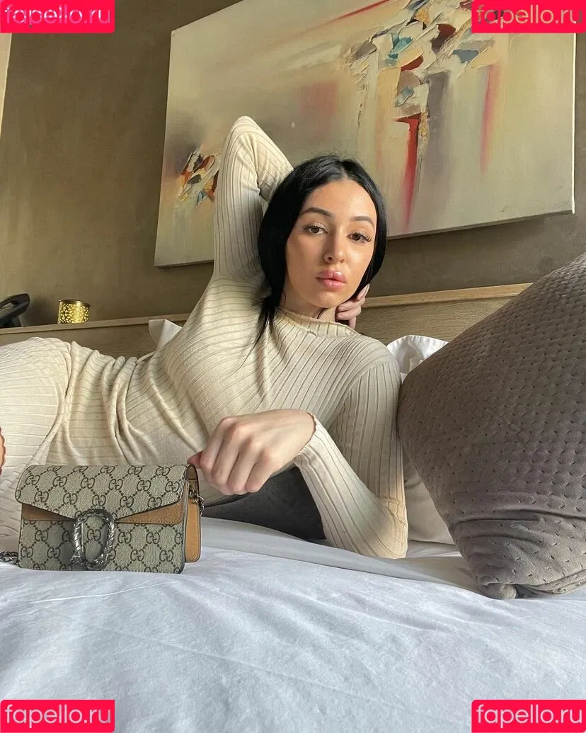nidakhan Onlyfans Photo Gallery 