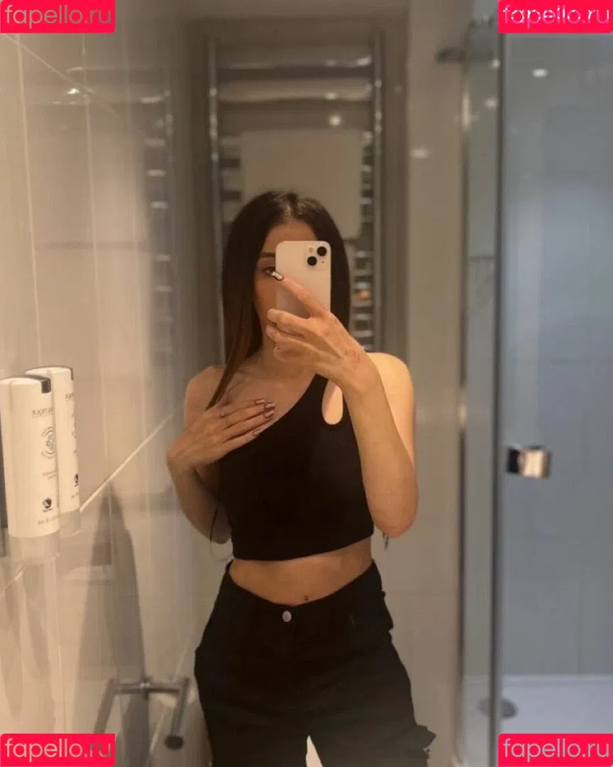 nidakhan Onlyfans Photo Gallery 