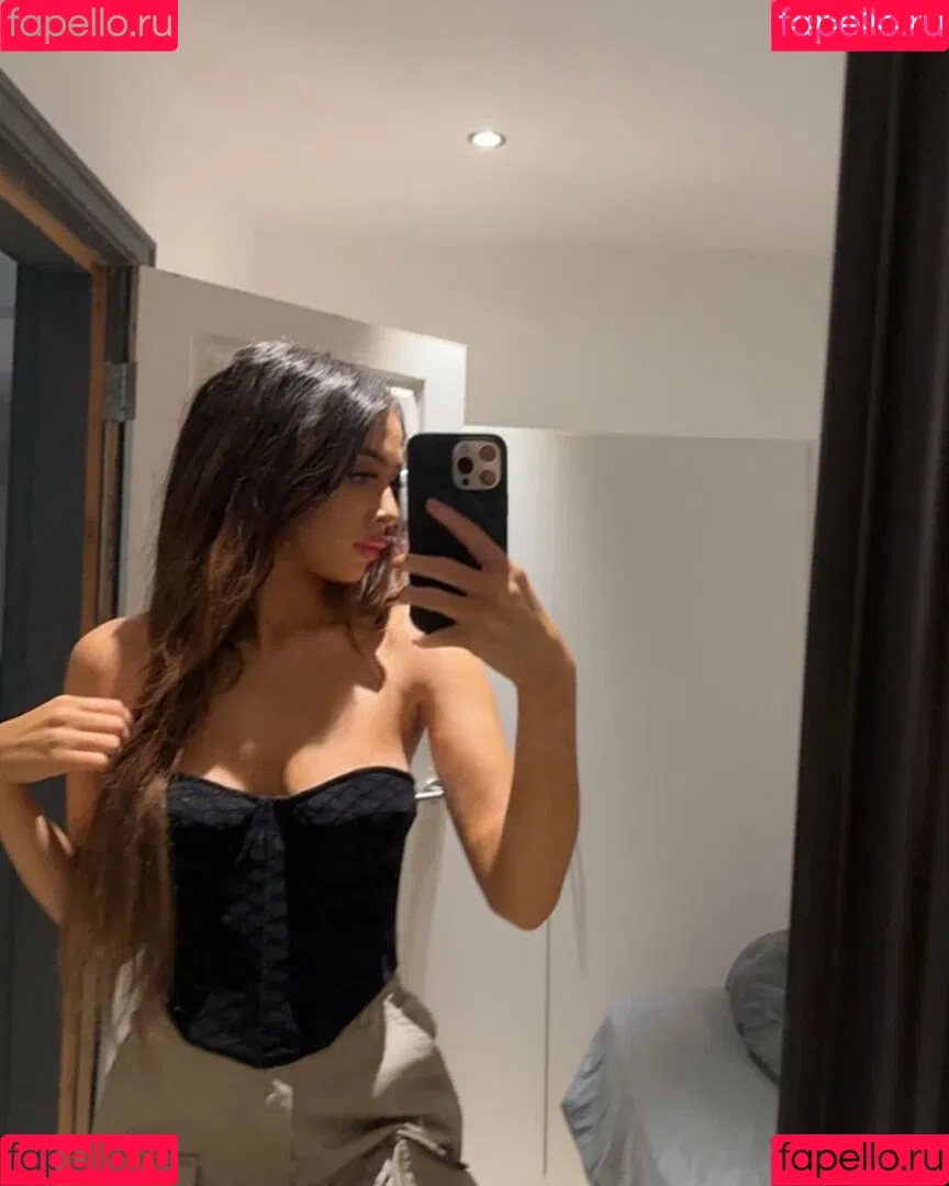 nidakhan Onlyfans Photo Gallery 