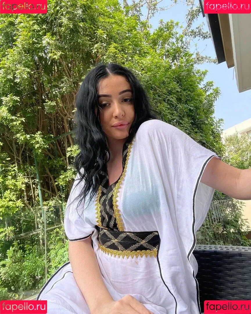 nidakhan Onlyfans Photo Gallery 
