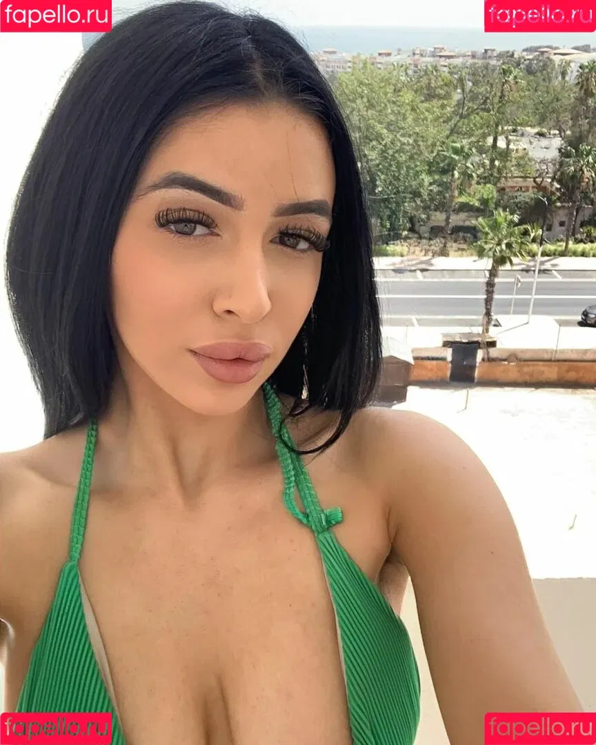 nidakhan Onlyfans Photo Gallery 