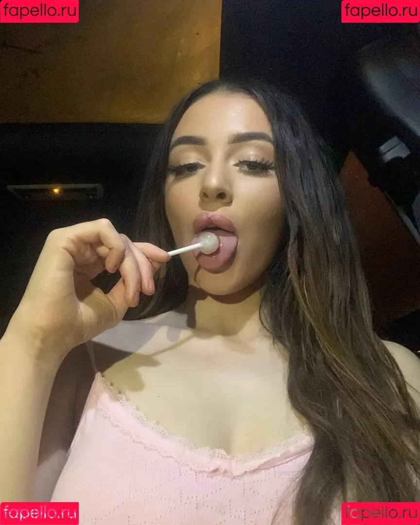 nidakhan Onlyfans Photo Gallery 