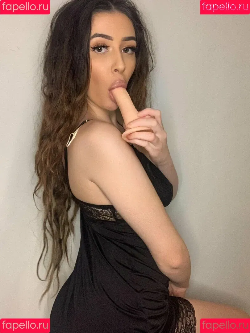 nidakhan Onlyfans Photo Gallery 