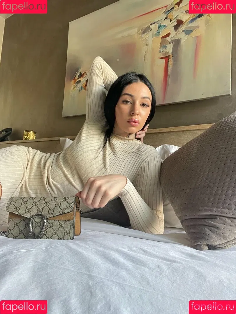 nidakhan Onlyfans Photo Gallery 