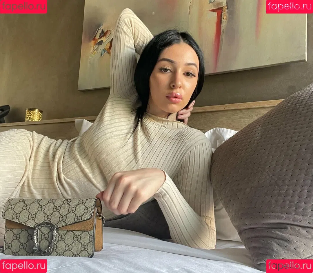 nidakhan Onlyfans Photo Gallery 