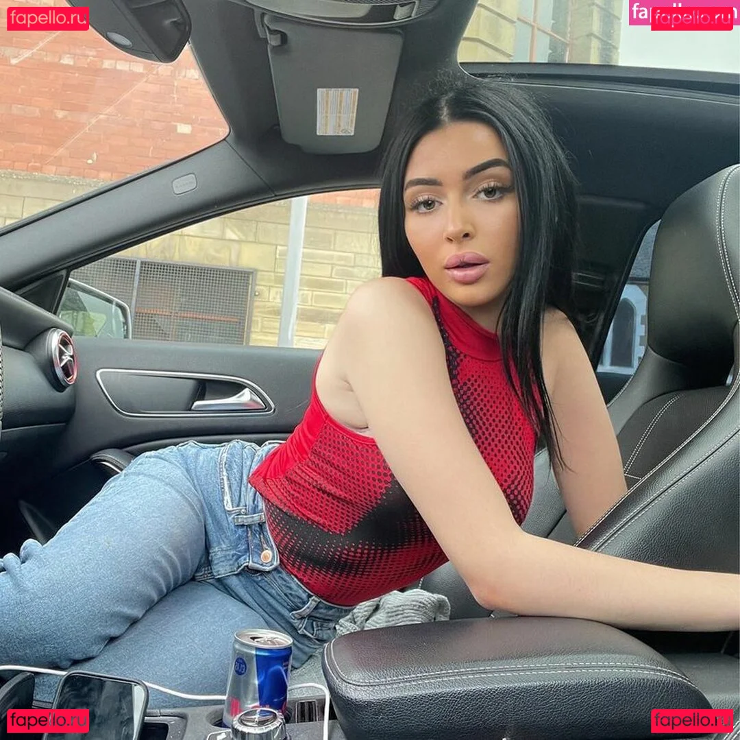 nidakhan Onlyfans Photo Gallery 