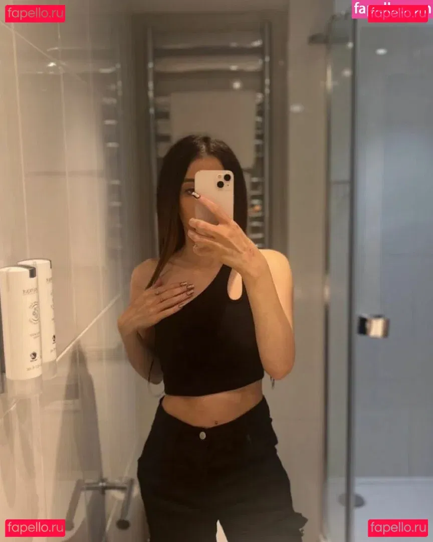 nidakhan Onlyfans Photo Gallery 