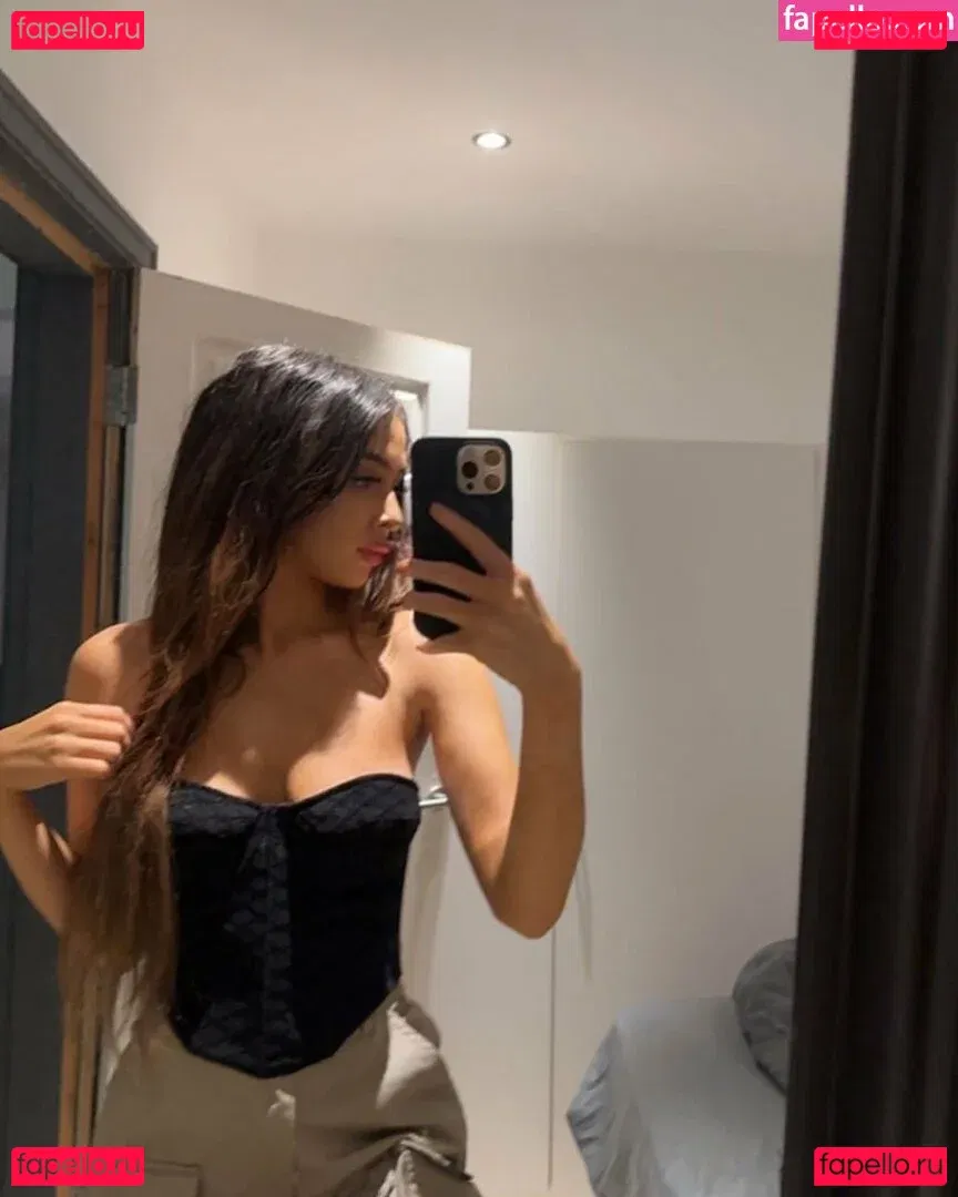 nidakhan Onlyfans Photo Gallery 