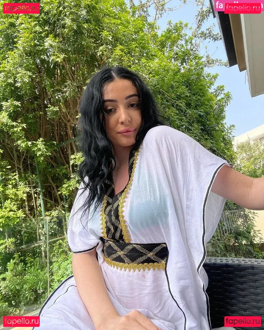 nidakhan Onlyfans Photo Gallery 